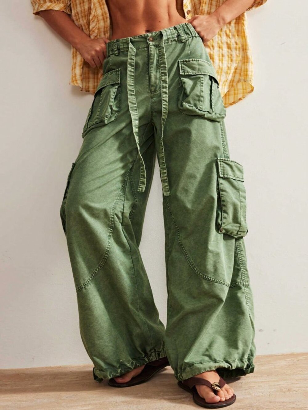 Green Casual Women's Woven Loose Drawstring Waist Low-Rise Wide Leg Cargo Pants - Picture 5 of 10